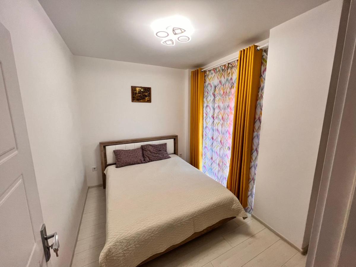 2 Rooms Apartment Airy & Bright Relax Iasi Bagian luar foto