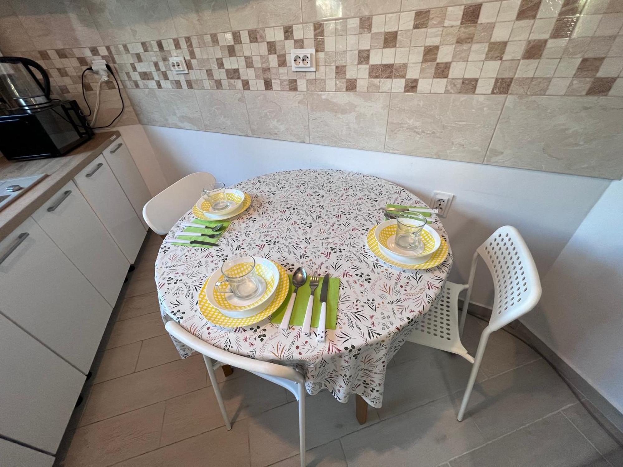 2 Rooms Apartment Airy & Bright Relax Iasi Bagian luar foto